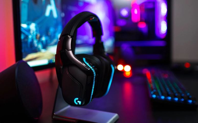 Review On Logitech G935 wireless gaming headset - GuideBits